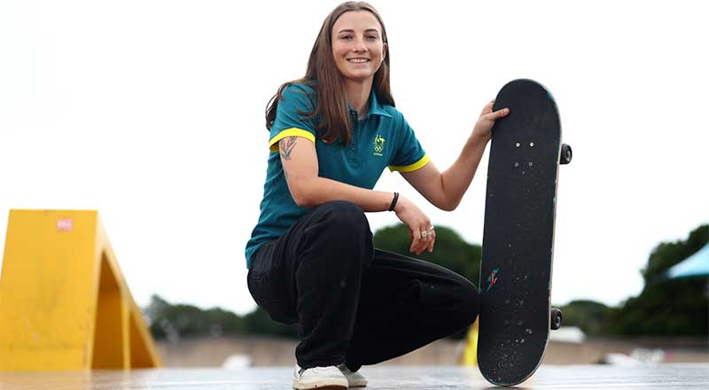 Liv_Lovelace_with_skateboad